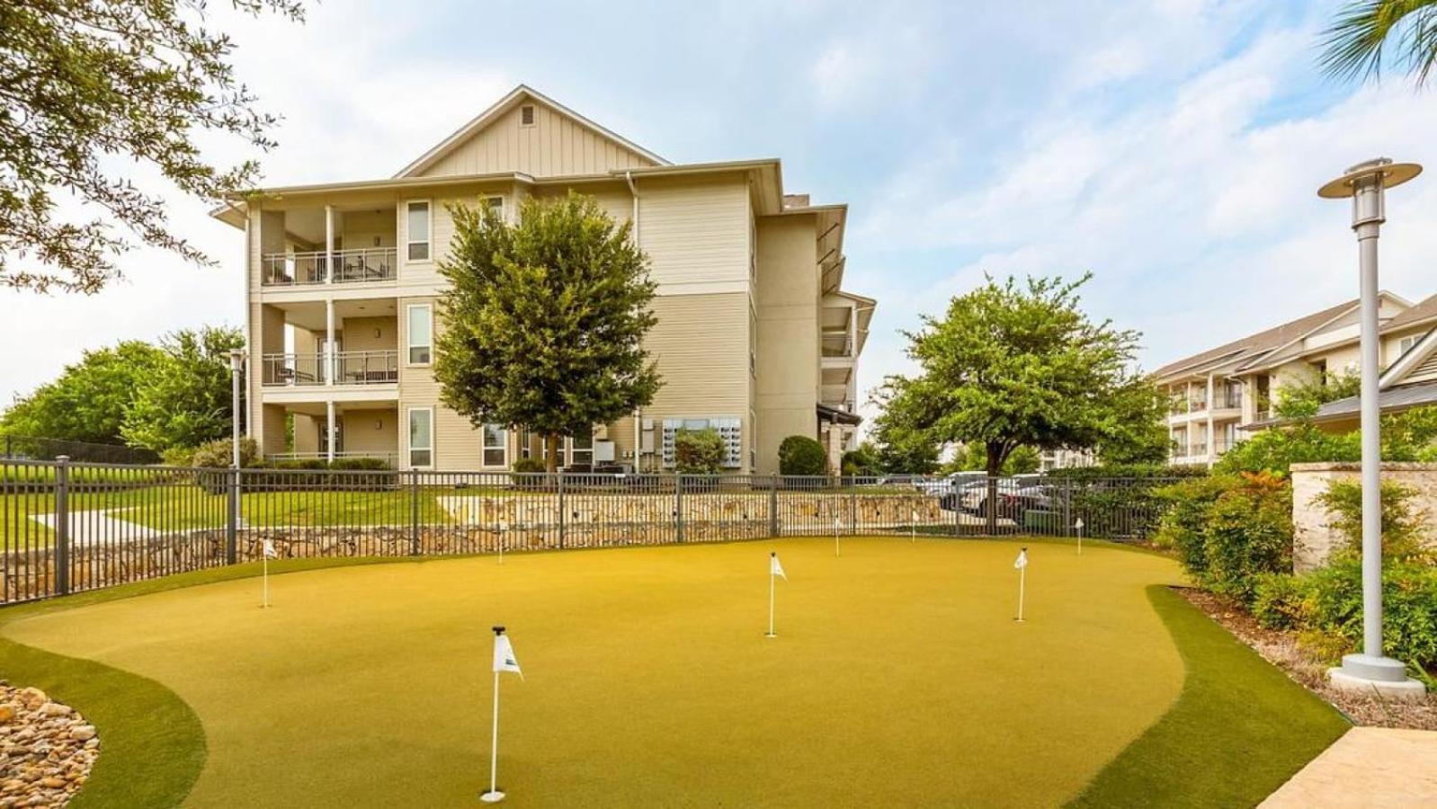 Landing At The Green At Plum Creek - 2 Bedrooms In Кайл Екстериор снимка